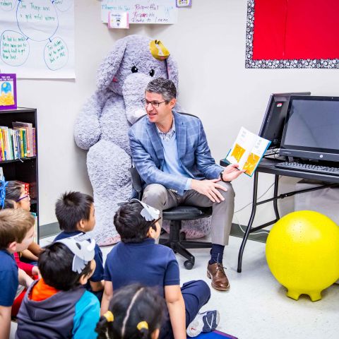 United Way of Metropolitan Dallas Reading Day volunteer